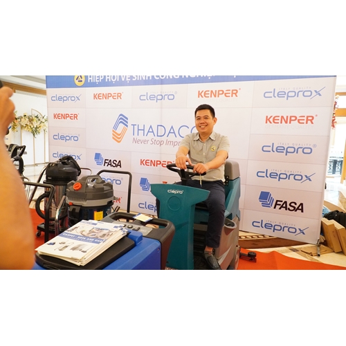 Máy chà sàn công nghiệp ngồi lái CLEPRO C100B (Dùng ắc quy) 5